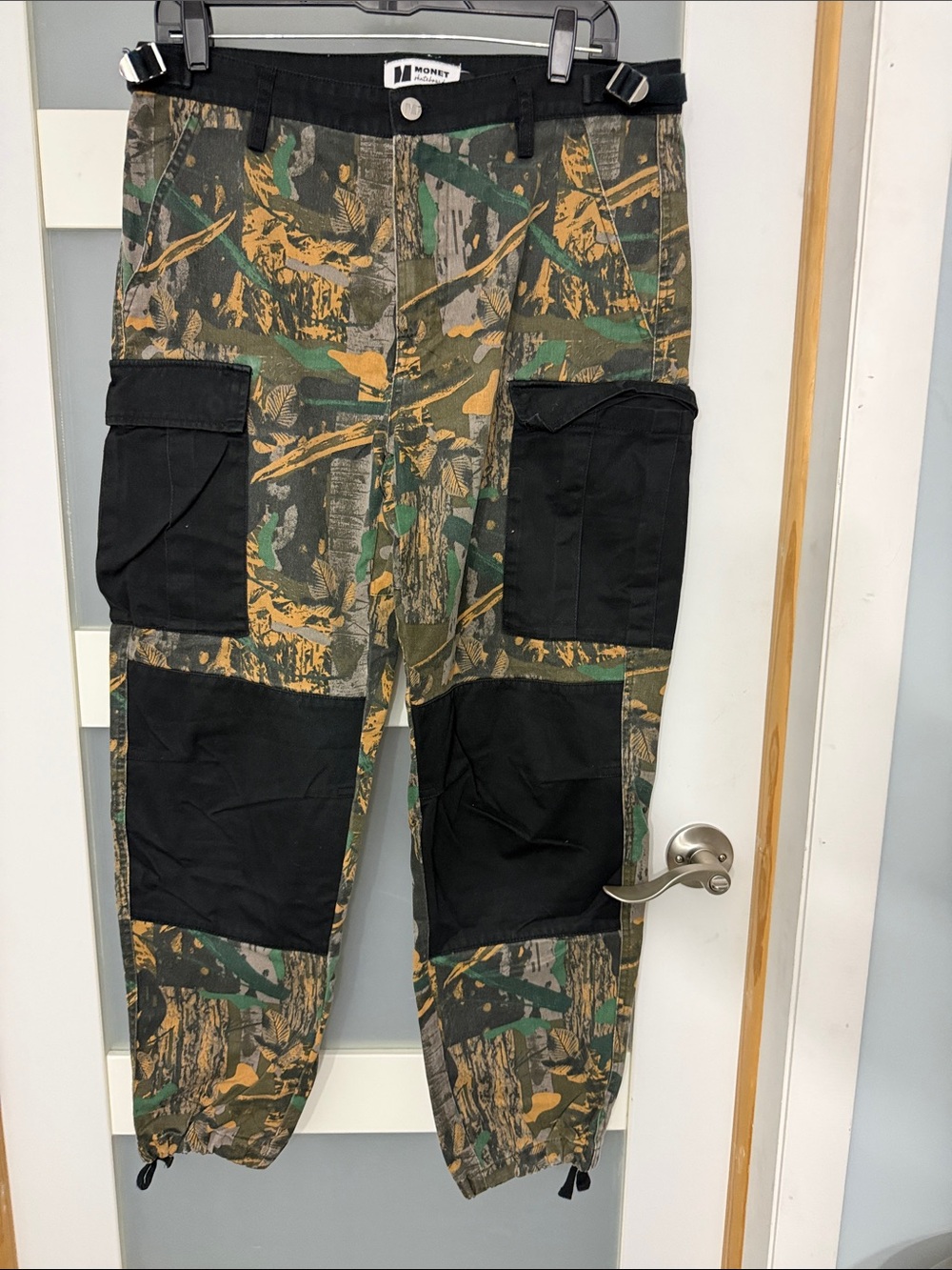 Monet Men's Camouflage Cargo Pants in Green/Black/Gold